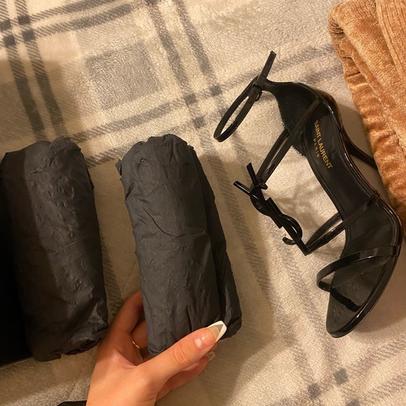 $1300 new from store - Yves saint laurent Cassandra heels black patent leather - Picture 12 of 12